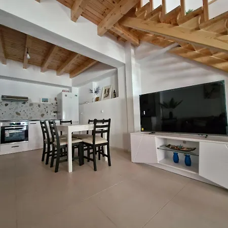 Ivoni Family House Perivólion