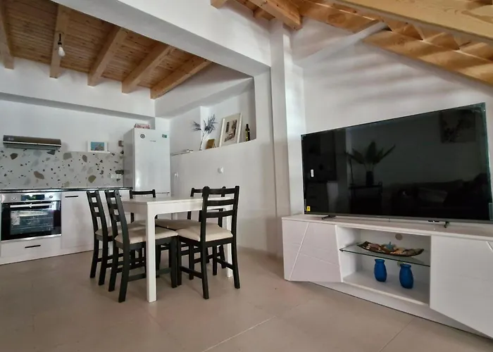 Ivoni Family House Perivólion